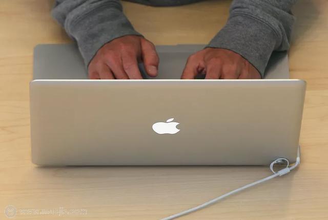蘋果電腦如何關(guān)機(jī)和開(kāi)機(jī)（macbook操作使用說(shuō)明）(1)