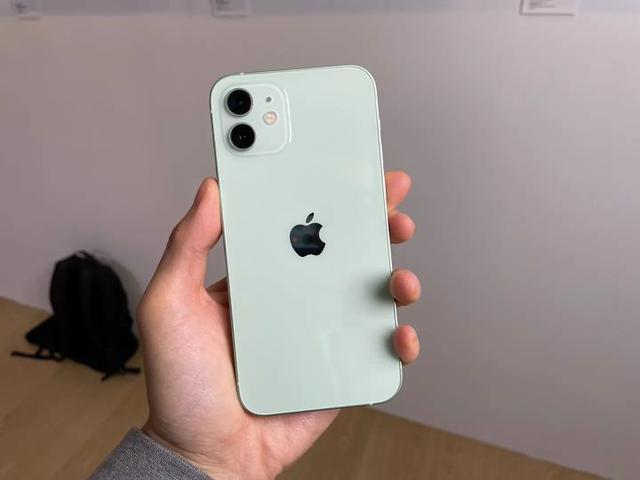 蘋果13跟12的區(qū)別哪個更值得入手（現(xiàn)在買iphone12好還是iphone13）(1)