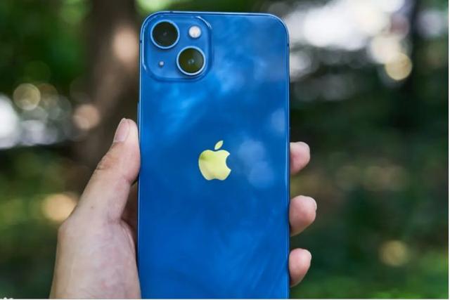 蘋果13跟12的區(qū)別哪個更值得入手（現(xiàn)在買iphone12好還是iphone13）(4)