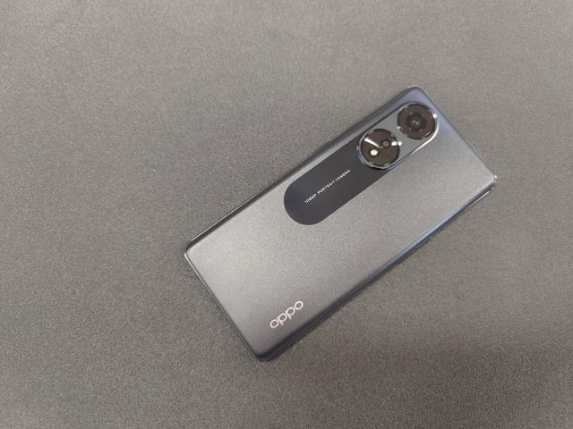 曲面屏幕手機(jī)好嗎（oppo  a1 pro手機(jī)深度詳細(xì)評(píng)測(cè)）(2)