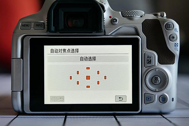 佳能200d二代參數(shù)配置（佳能200d二代單反相機(jī)評(píng)測(cè)）(20)