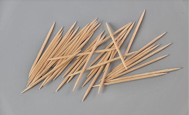 卡槽取不出來(lái)怎么解決（手機(jī)取卡沒(méi)有取卡針處理辦法）(4)