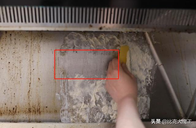 去油煙機(jī)油污最有效小妙招（油煙機(jī)油污怎么快速清除）(11)
