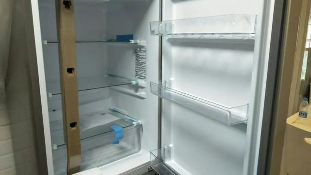 冰箱密封膠條不密封了怎么辦（冰箱密封條恢復磁性小竅門）(1)