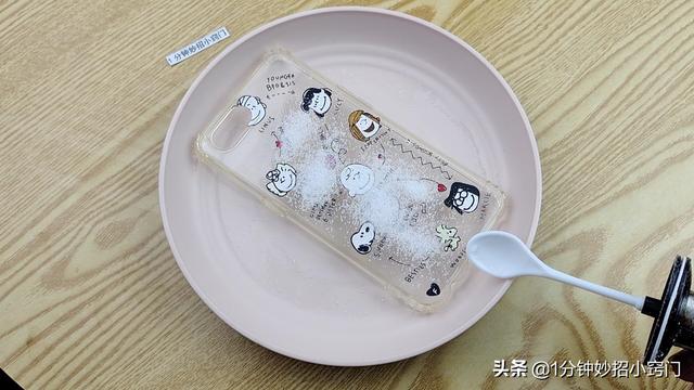 透明手機(jī)殼快速去黃簡(jiǎn)易方法（如何給手機(jī)殼清洗）(3)