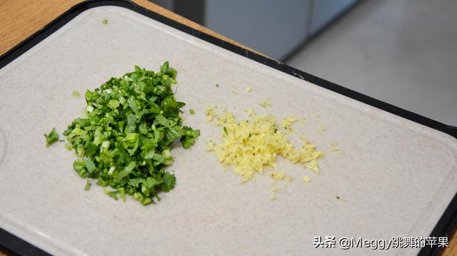 空氣炸鍋炸土豆條怎么炸（用空氣炸鍋做狼牙土豆的做法）(7)