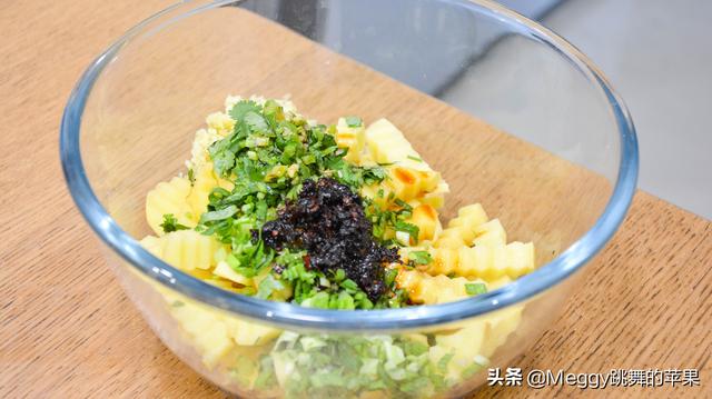 空氣炸鍋炸土豆條怎么炸（用空氣炸鍋做狼牙土豆的做法）(8)