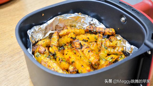 空氣炸鍋炸土豆條怎么炸（用空氣炸鍋做狼牙土豆的做法）(13)