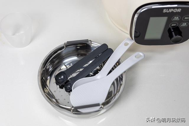 哪個牌子電壓力鍋?zhàn)詈茫ㄔ鯓犹暨x電壓力鍋）(7)
