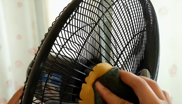 電風(fēng)扇怎么清洗方便（清理電風(fēng)扇灰塵最妙方法）(17)
