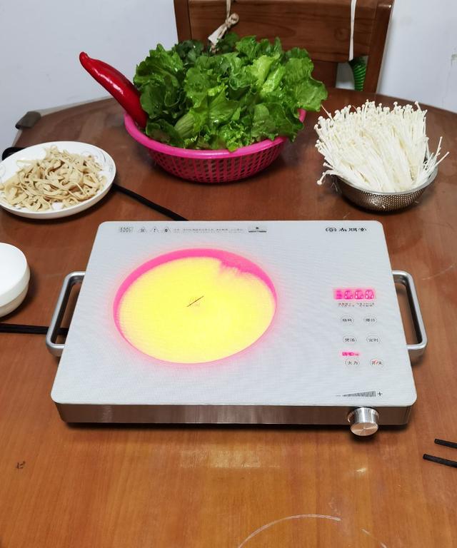 電陶爐和電磁爐哪個好（怎樣分辨電陶爐與電磁爐）(12)