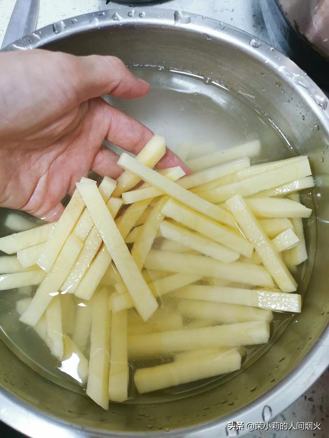 如何用空氣炸鍋炸薯?xiàng)l（空氣炸鍋?zhàn)鍪項(xiàng)l的正確方法）(1)