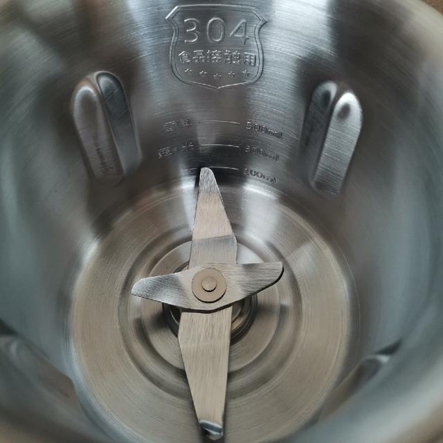 破壁機(jī)跟豆?jié){機(jī)的區(qū)別是啥（豆?jié){機(jī)和破壁機(jī)的區(qū)別哪個(gè)更實(shí)用）(7)