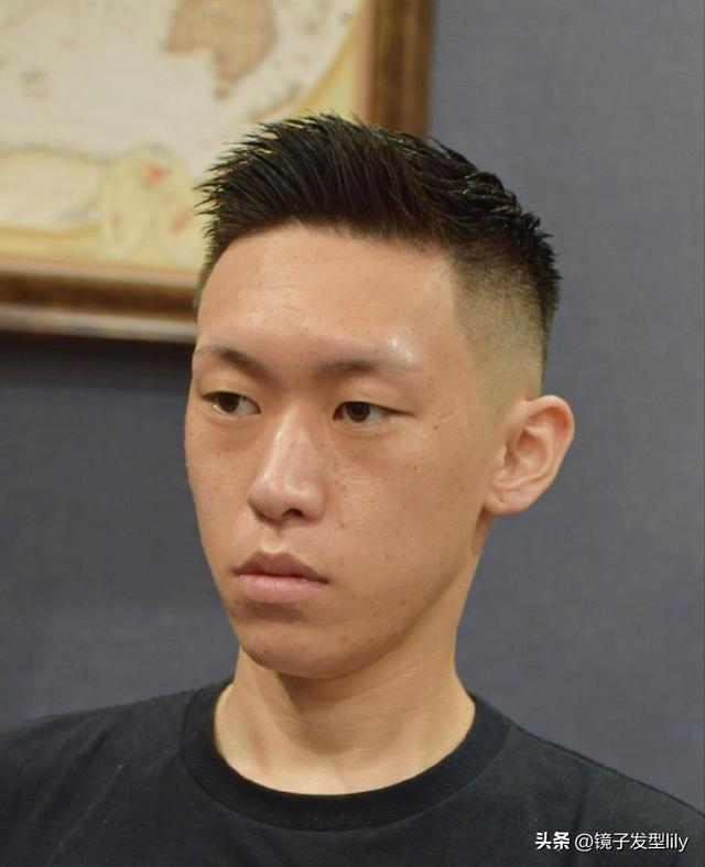 男短發(fā)發(fā)型設(shè)計(jì)（男士發(fā)型兩邊鏟還是兩邊剪短）(7)