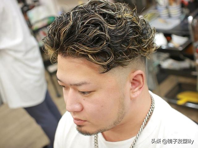 男士流行發(fā)型圖片（今年最潮流的男士發(fā)型圖片大全）(7)