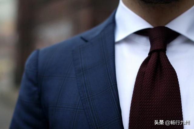 領(lǐng)帶半溫莎結(jié)打法（紳士常見(jiàn)的十種領(lǐng)帶打法）(1)