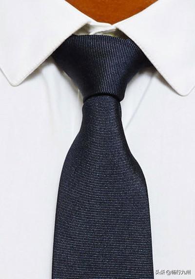 領(lǐng)帶半溫莎結(jié)打法（紳士常見(jiàn)的十種領(lǐng)帶打法）(9)