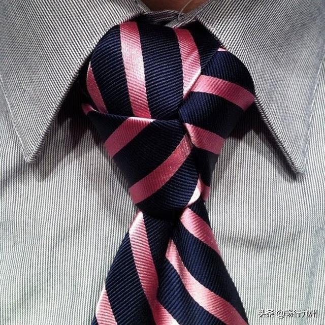 領(lǐng)帶半溫莎結(jié)打法（紳士常見(jiàn)的十種領(lǐng)帶打法）(17)