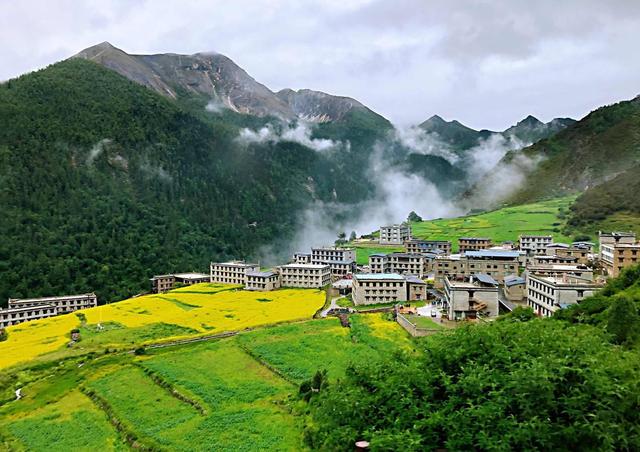 四川省甘孜州稻城亞丁地理位置（去稻城亞丁旅游路線(xiàn)規(guī)劃攻略圖）(2)