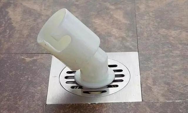 洗衣機底下為什么會漏水（洗衣機底下漏水原因及解決方法）(7)
