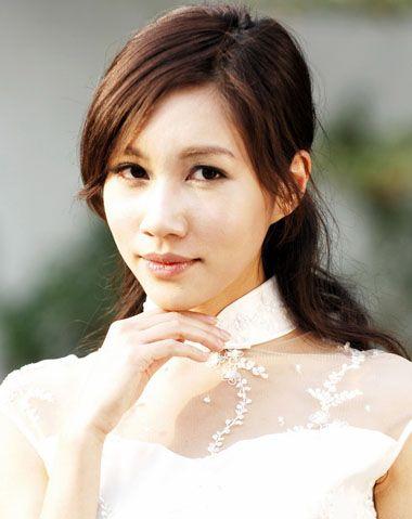 新娘當天發(fā)型簡單大方（13款好看的新娘子卷發(fā)發(fā)型）(4)