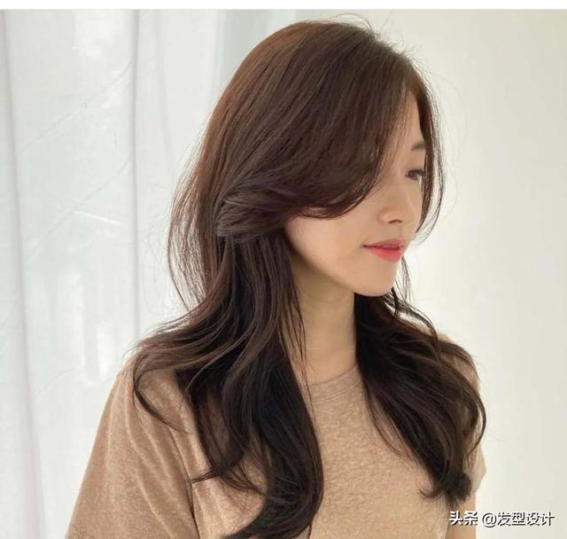 中長發(fā)型設(shè)計(jì)圖片大全（今年流行的從短到長發(fā)型推薦50款）(33)