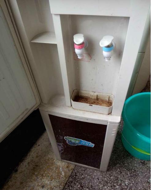 如何清洗飲水機(jī)內(nèi)部的污垢（正確清洗飲水機(jī)小妙招）(4)