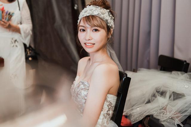 短發(fā)婚紗照造型（超美膩白紗新娘短發(fā)造型教程）(11)