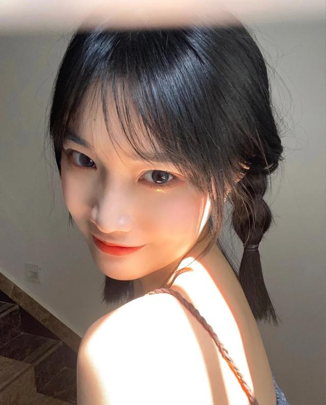 怎樣扎頭發(fā)好看又簡單（夏天最美扎發(fā)幾步搞定百搭又減齡）(8)