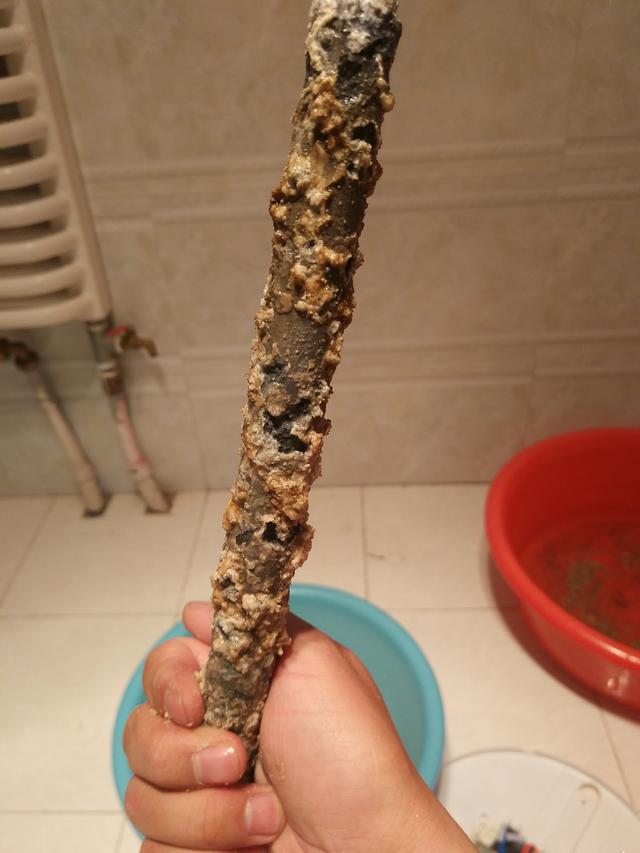 熱水器水小是因?yàn)槭裁丛颍姛崴鳠崴鏊慕鉀Q辦法）(7)
