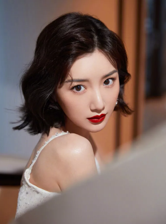 大臉適合的發(fā)型圖片女（大臉妹子必選的三款發(fā)型）(50)