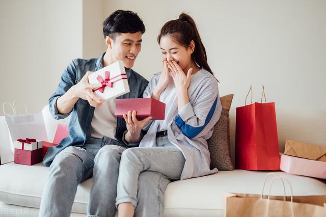 給老婆買禮物買什么好（送老婆生日禮物推薦有紀念意義的）(3)