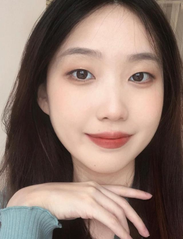 單眼皮眼妝教程（單眼皮不浮腫女生怎么畫眼妝）(5)