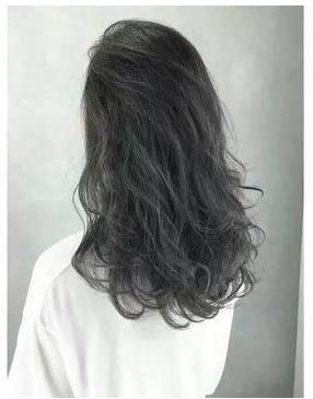 胖人適合的發(fā)型圖片（胖人短頭發(fā)染什么顏色的頭發(fā)最好）(7)