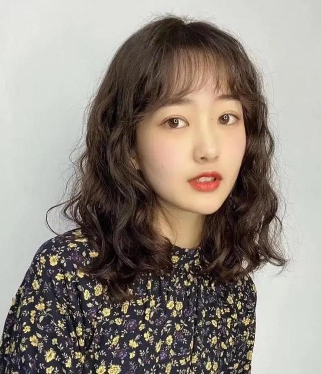 適合長臉的發(fā)型圖片（臉長適合什么發(fā)型不用美顏）(7)