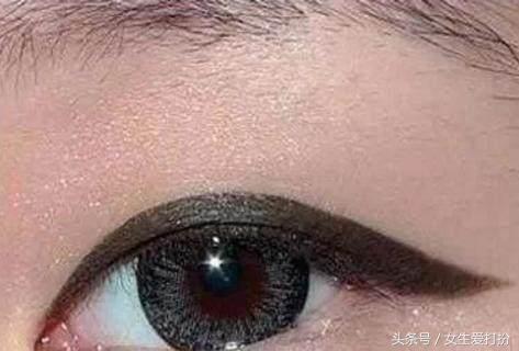 眼線筆怎么畫初學者（新手用眼線膠筆畫眼線最簡單方法）(5)