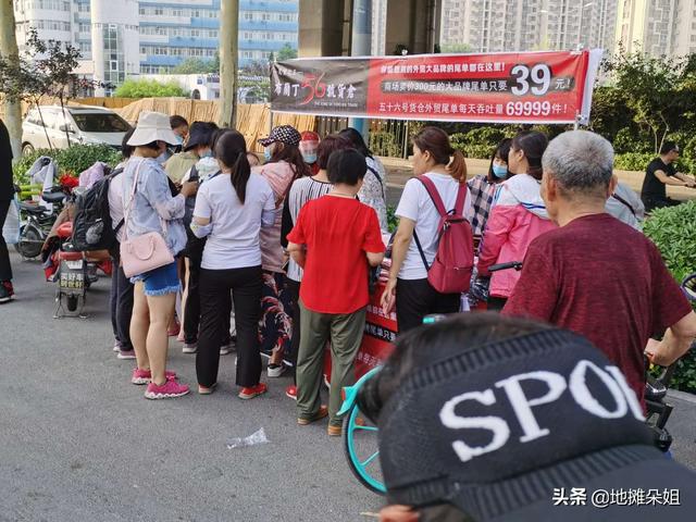夜市擺攤賣什么好（夜市擺地?cái)傎u什么最好賺錢）(1)