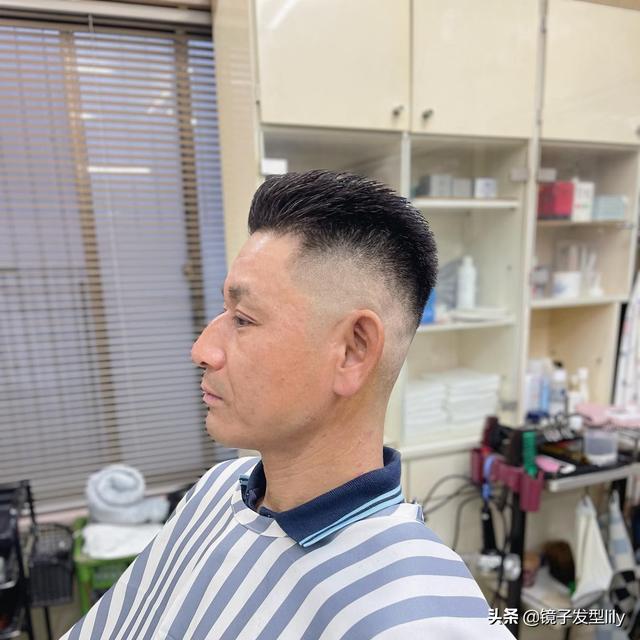 飛機頭發(fā)型怎么弄（男士燙發(fā)超帥短發(fā)飛機頭）(5)