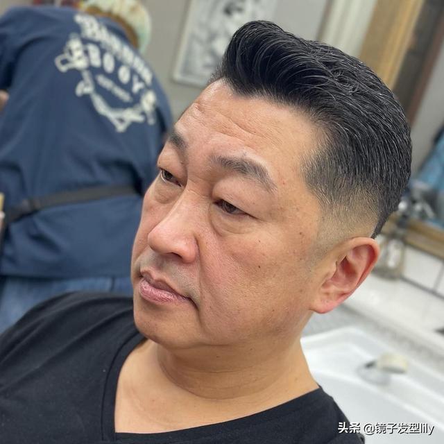 飛機頭發(fā)型怎么弄（男士燙發(fā)超帥短發(fā)飛機頭）(7)