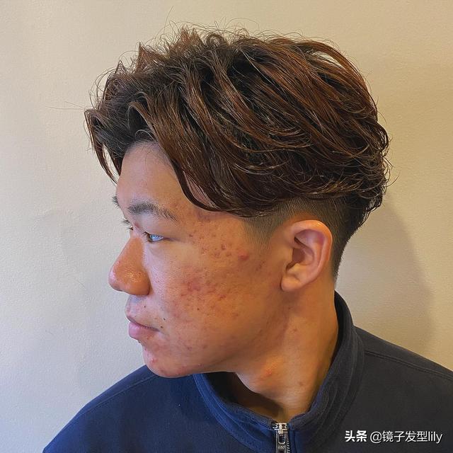 飛機頭發(fā)型怎么弄（男士燙發(fā)超帥短發(fā)飛機頭）(14)