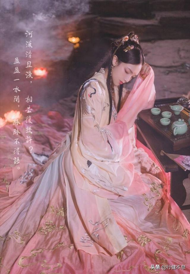 情感詩詞大全愛情（十二句驚艷到你的唯美古詩詞）(11)