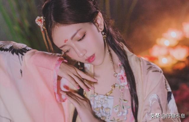 情感詩詞大全愛情（十二句驚艷到你的唯美古詩詞）(12)