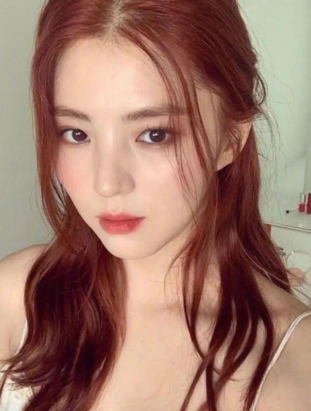 染頭發(fā)什么顏色好看（推薦6款發(fā)色時髦顯白）(30)