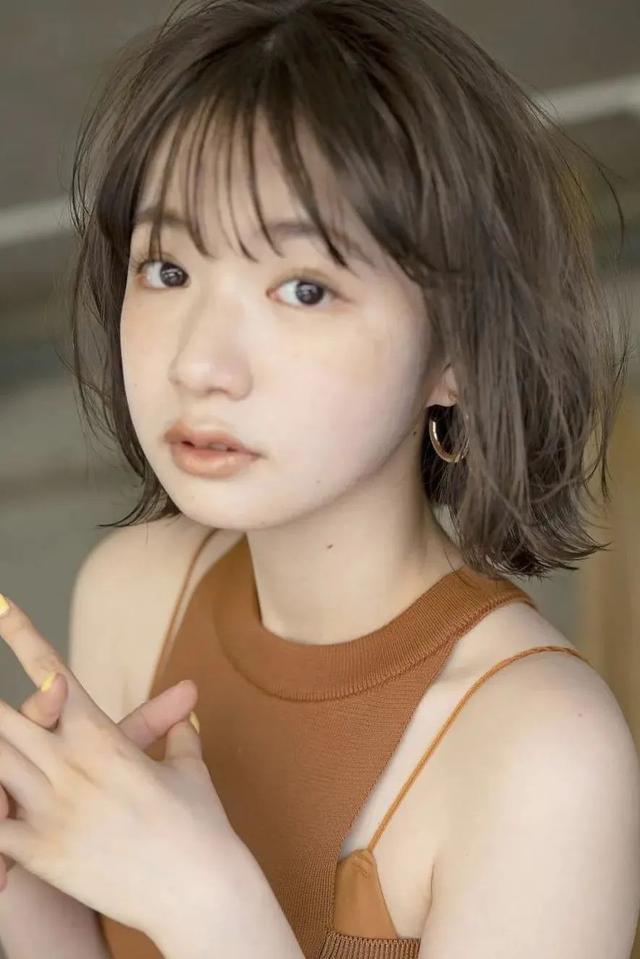 染頭發(fā)什么顏色好看（推薦6款發(fā)色時髦顯白）(45)