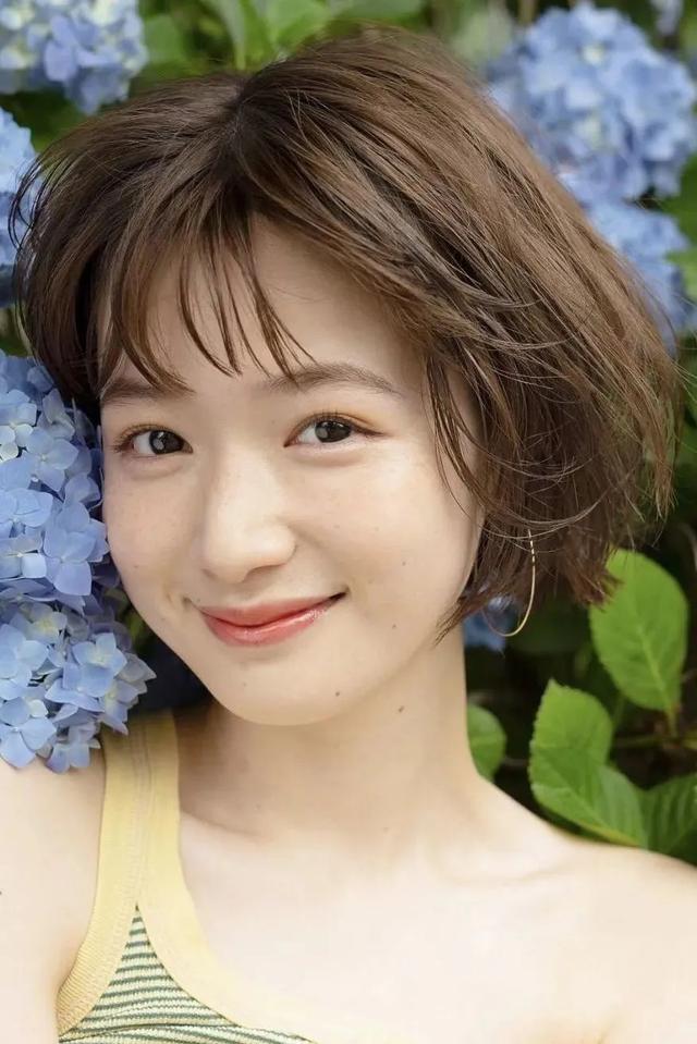染頭發(fā)什么顏色好看（推薦6款發(fā)色時髦顯白）(46)
