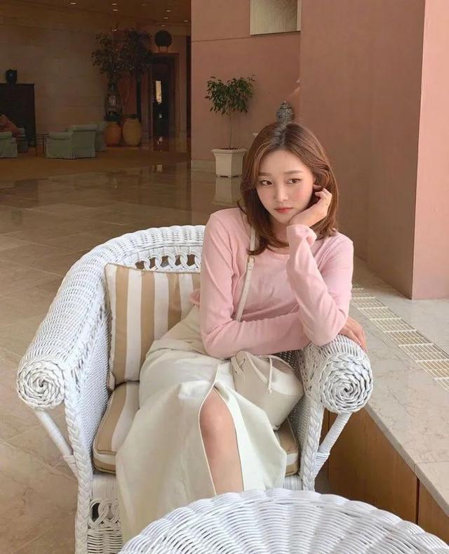 染頭發(fā)什么顏色好看（推薦6款發(fā)色時髦顯白）(54)