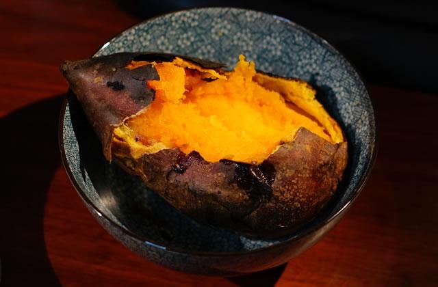 用微波爐怎么烤紅薯竅門（微波爐烤紅薯的做法大揭秘）(1)
