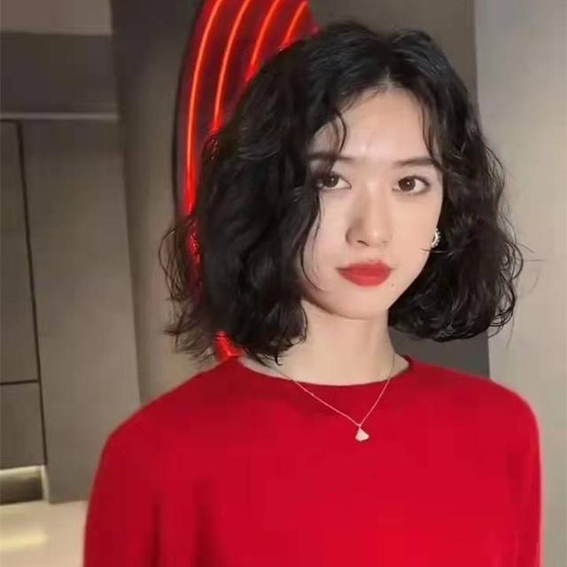 今年流行哪種卷發(fā)（今年流行復古風燙發(fā)）(5)