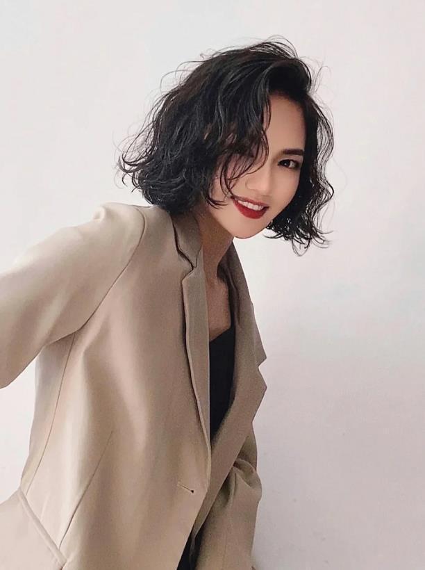 女士短發(fā)燙發(fā)發(fā)型圖片（推薦幾款短燙發(fā)值得嘗試）(8)