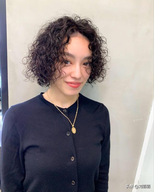 什么發(fā)型好看女圖片（最美最時(shí)尚的發(fā)型16款）(10)